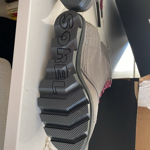 Sorel PDX premium wedge waterproof boots gray leather coated canvas. Brand new. - Picture 3 of 4